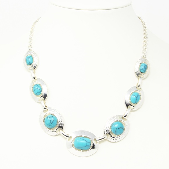Trifari beautiful faux Turquoise necklace - Picture 1 of 2